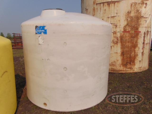 Poly water tank- 2-000 gal-_1.jpg
